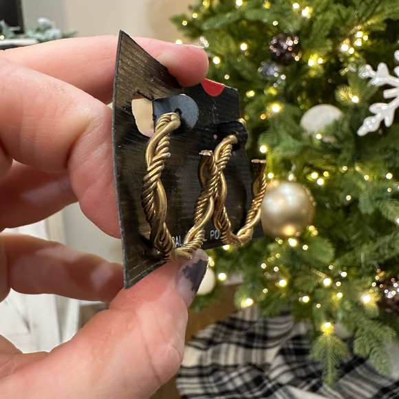 Vintage Gold Twisted Hoop Earrings - Picture 3 of 3